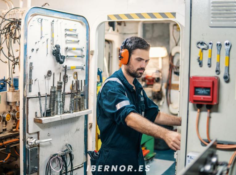Personal técnico naval